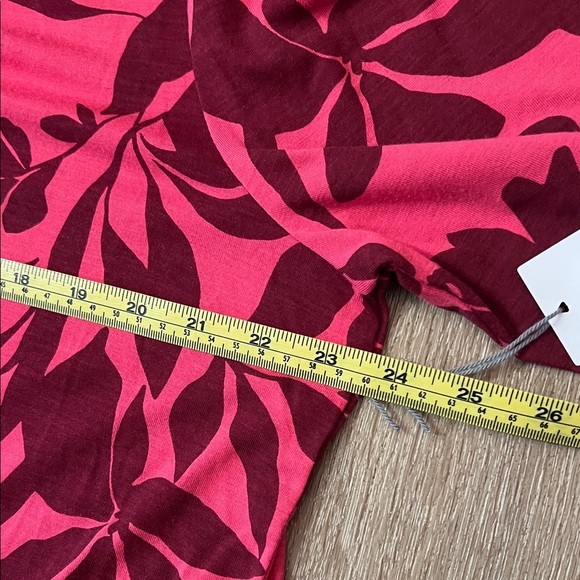 Liz Claiborne Burgundy and Pink Floral Top NEW WITH TAGS - Picture 9 of 12